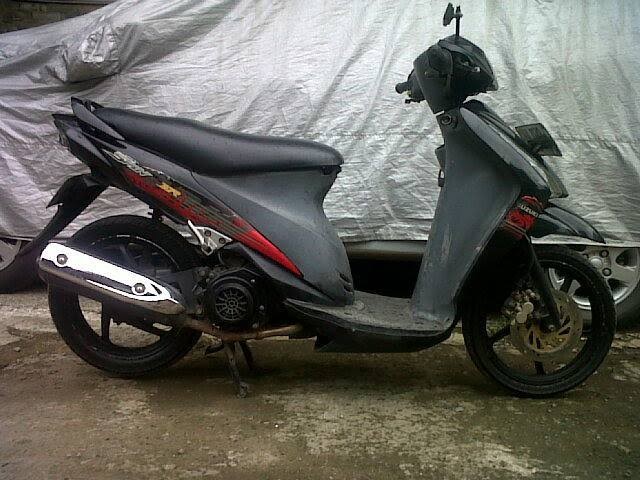 Sepeda motor second zuzuki spine