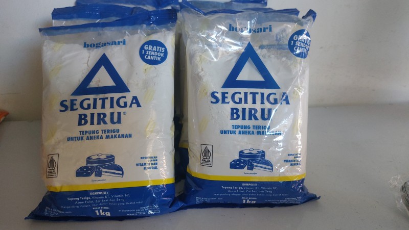 Tepung segitiga biru