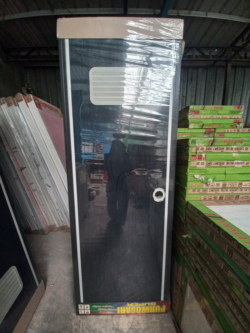 Pintu PVC Black Modern (PURWOSARI)