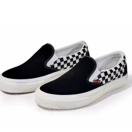 Sepatu Slip On Checkerboard  Classic Kanvas Hitam Putih
