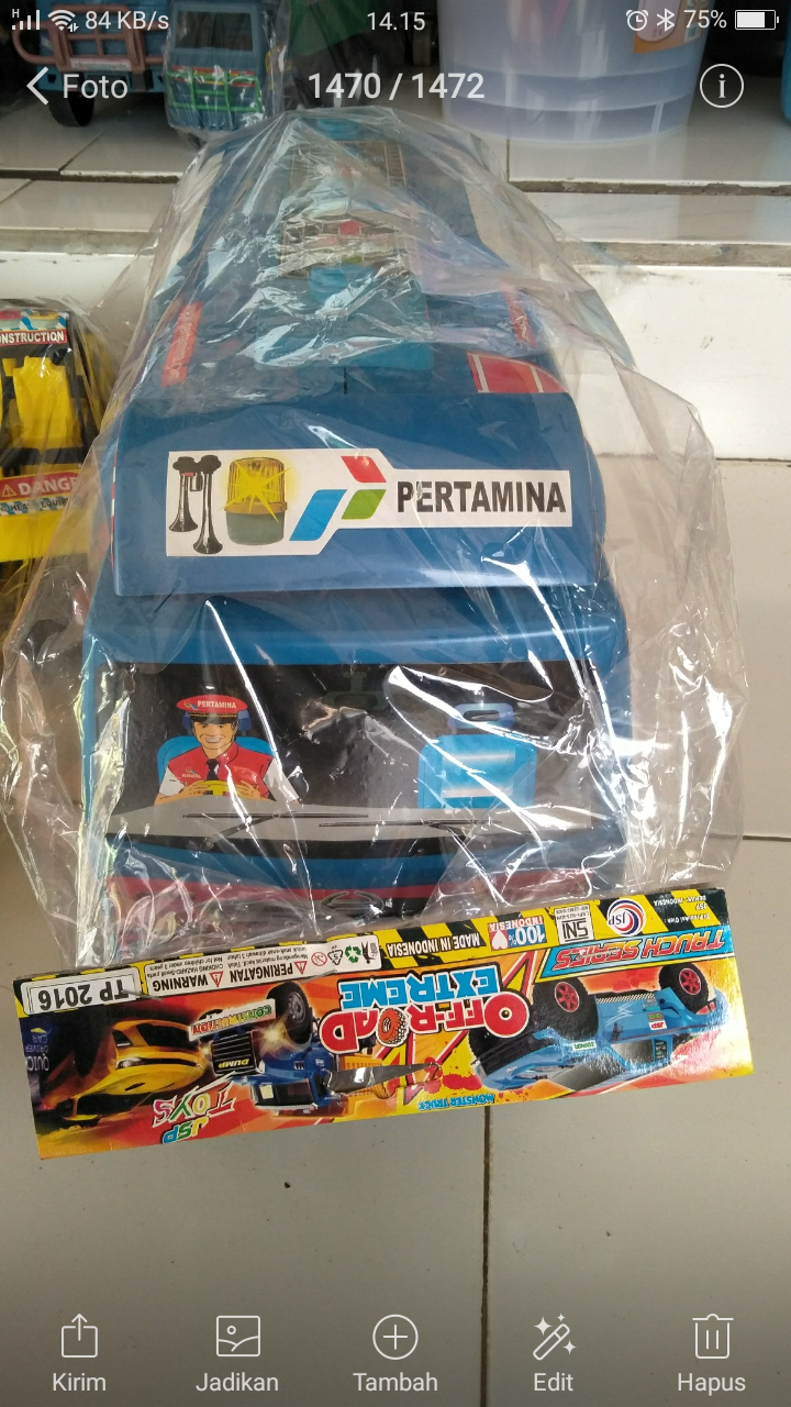 Mobil truk pertamina