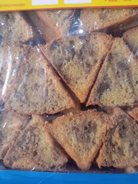 Kue potong segitiga tipis